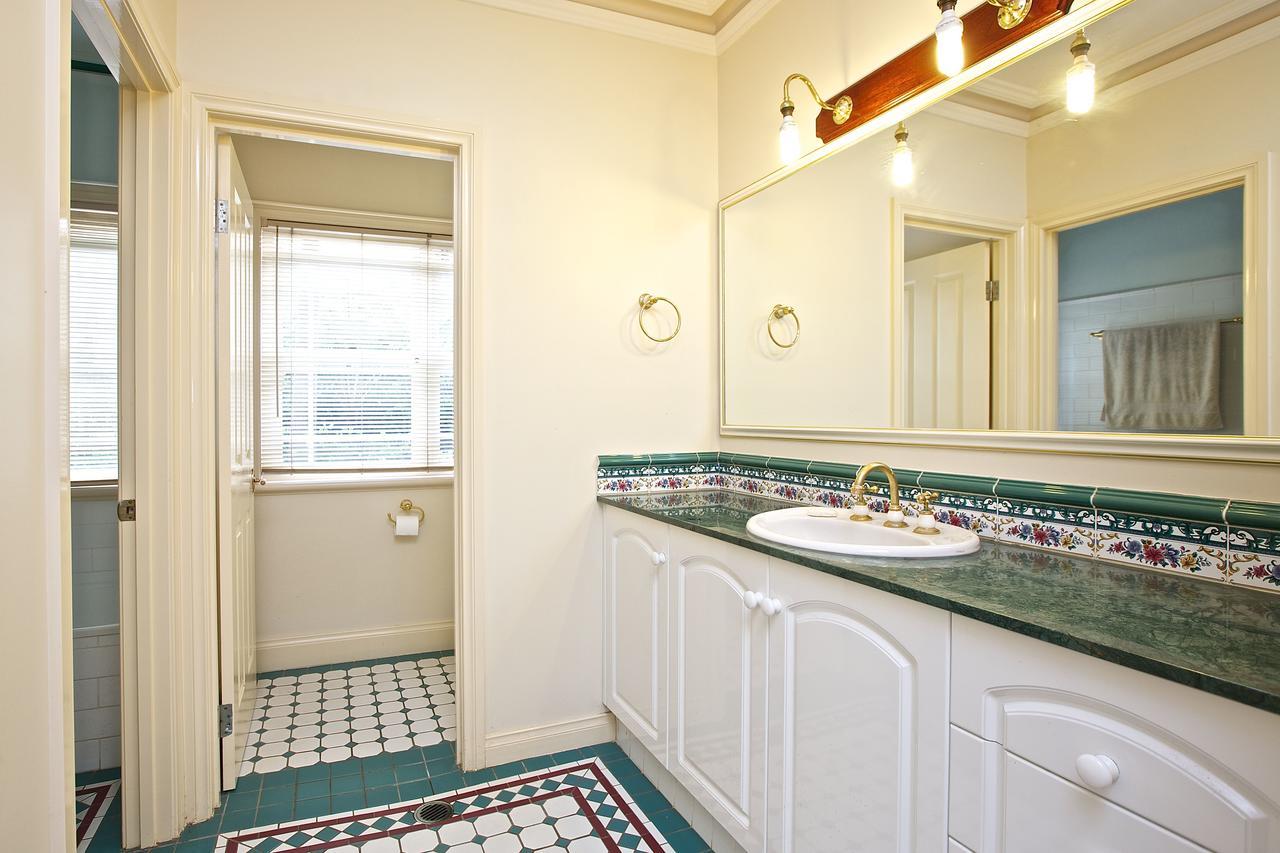 Tranquil Garden Hideaway Apartman Ormeau Kültér fotó